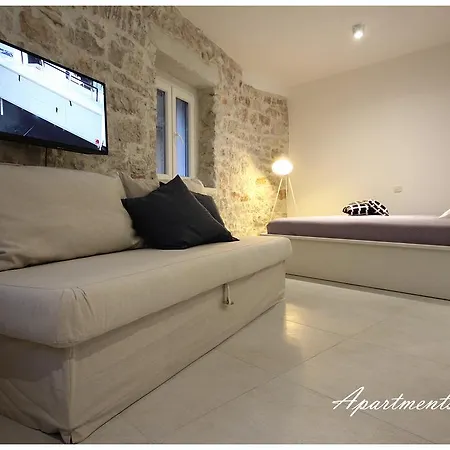 Vertigo Apartment *